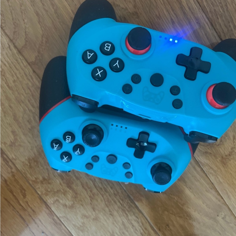 Nitendo switch controllers - Picture 2 of 4
